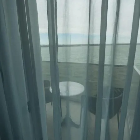 Solid Mamaia