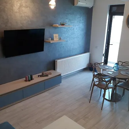Solid * Mamaia